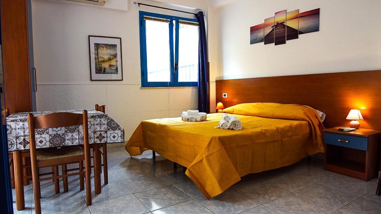 Baia Di Naxos Aparthotel Giardini Naxos Exterior foto