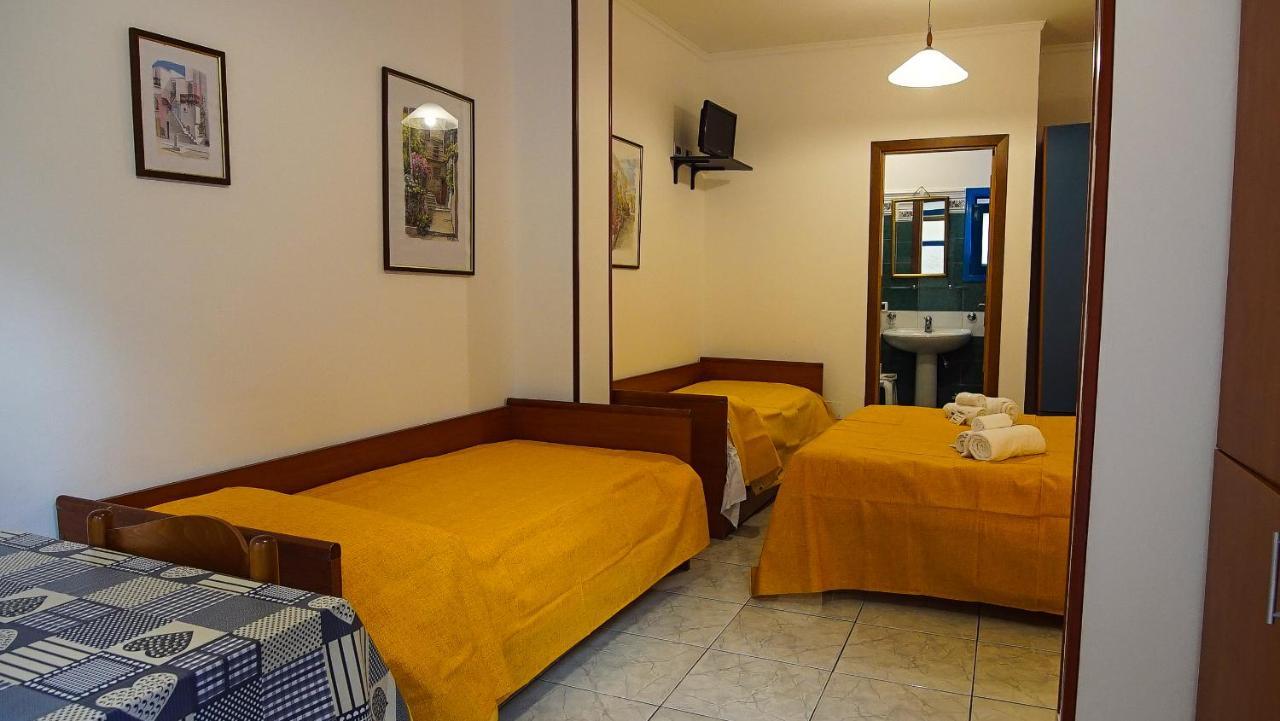 Baia Di Naxos Aparthotel Giardini Naxos Exterior foto