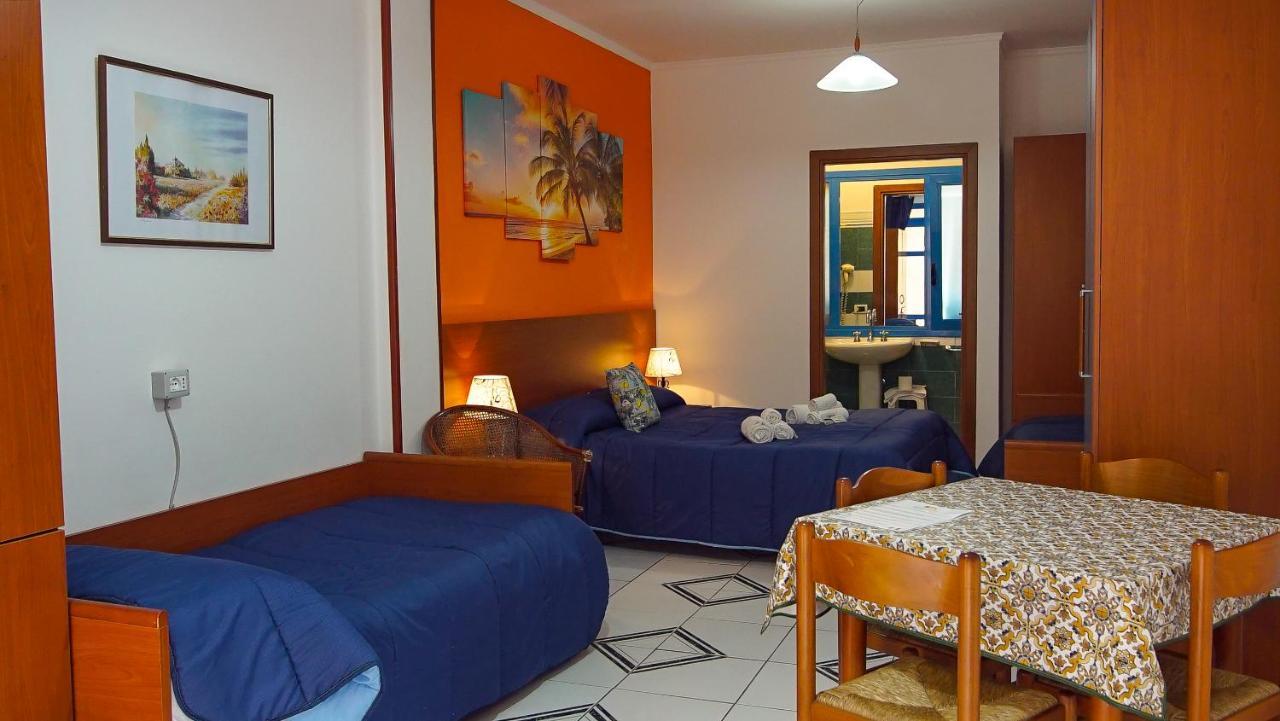 Baia Di Naxos Aparthotel Giardini Naxos Exterior foto