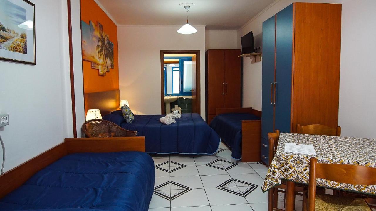 Baia Di Naxos Aparthotel Giardini Naxos Exterior foto