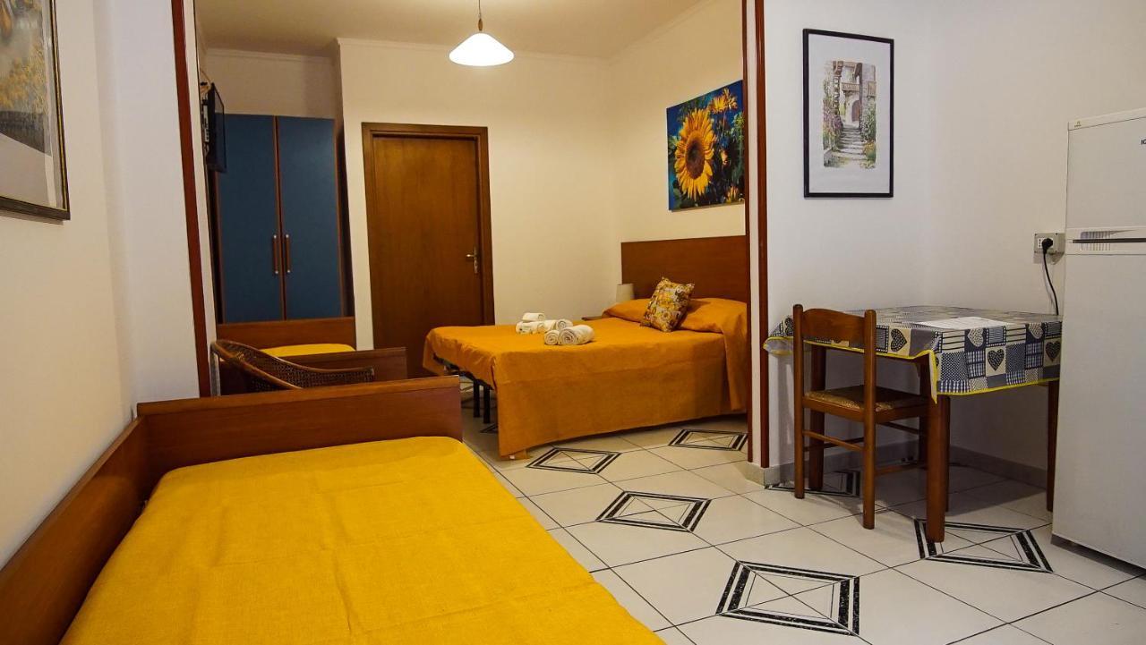Baia Di Naxos Aparthotel Giardini Naxos Exterior foto