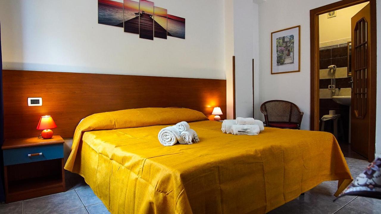 Baia Di Naxos Aparthotel Giardini Naxos Exterior foto