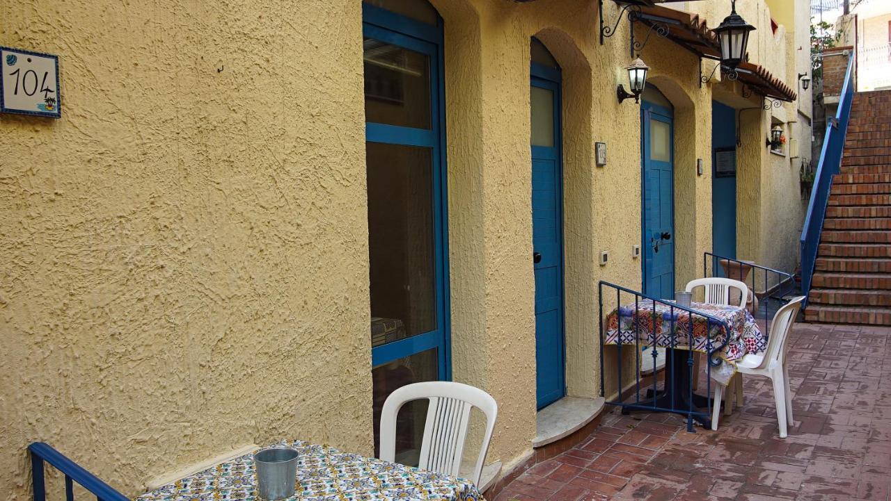 Baia Di Naxos Aparthotel Giardini Naxos Exterior foto