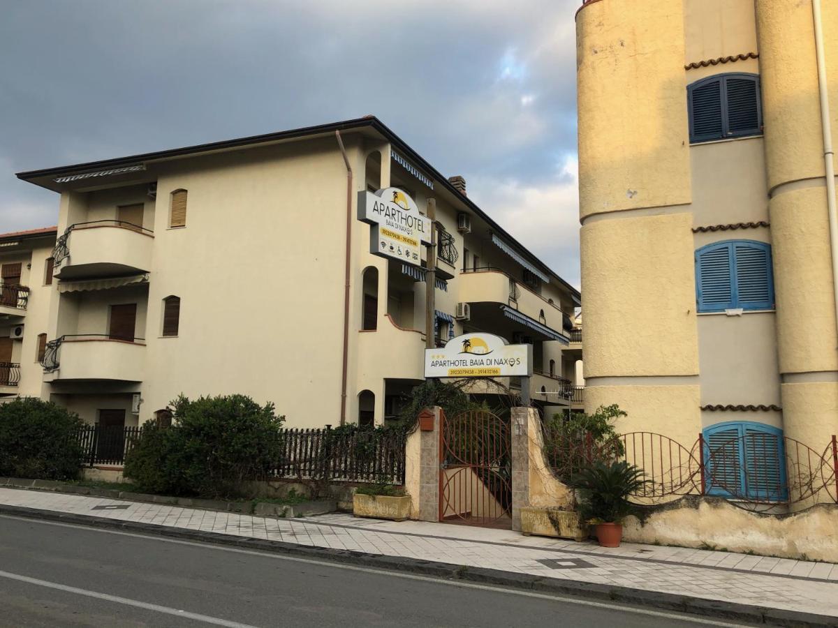 Baia Di Naxos Aparthotel Giardini Naxos Exterior foto